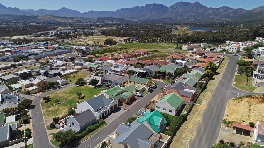 4 Bedroom Property for Sale in Mountainside Western Cape
